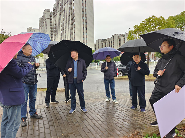 12月11日，洪董陪同詹凱縣長一行調(diào)研張家山安置區(qū)地塊.jpg