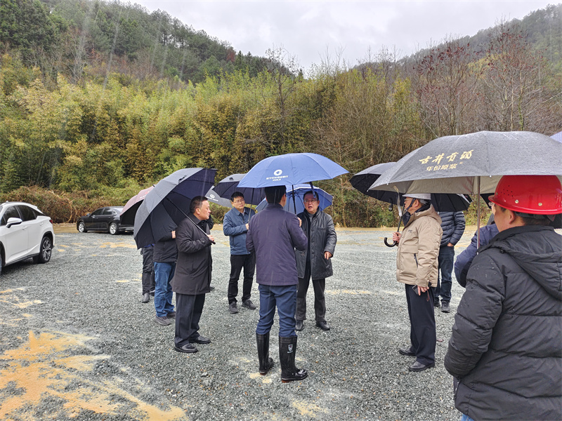 2月21日，汪凱書記一行調(diào)研防洪項(xiàng)目開工儀式現(xiàn)場，洪董、張總陪同調(diào)研.jpg